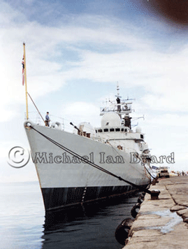 Bow view of HMS Cardiff, Oct 2002